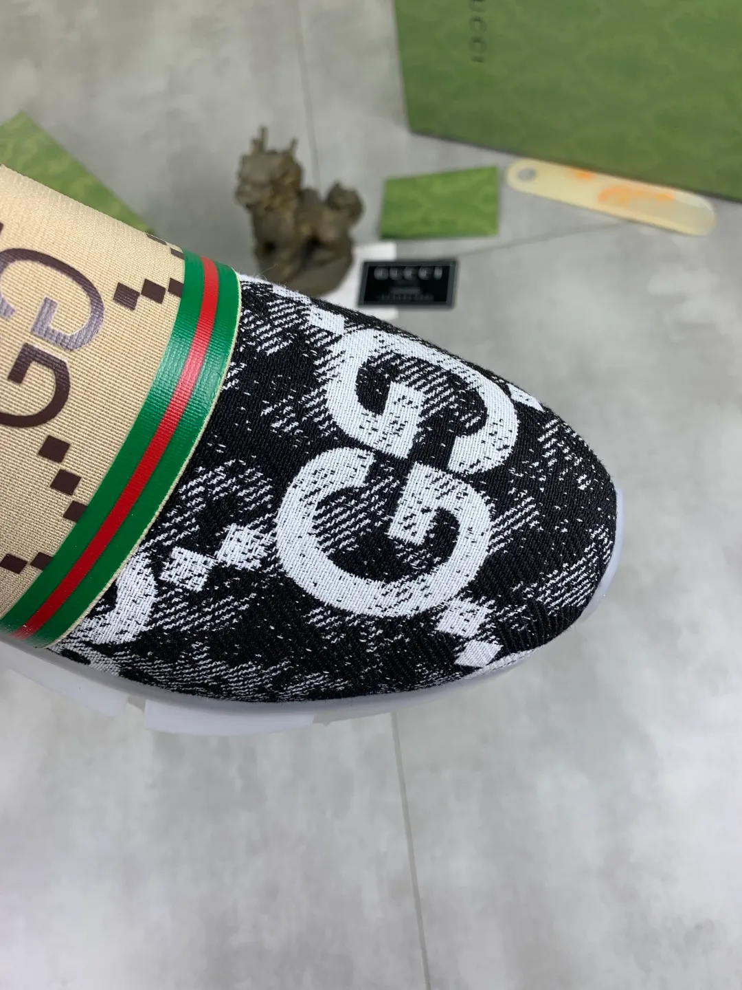 Men's shoes 💰P460💰[New style]🆘 Gucci [GUCCI] classic fashion high-top men's shoes, synchronized with counters, exquisite workmanship, exquisite color matching, the upper is made of original soft double G calfskin Gucci webbing ➕ first-layer pigskin lining ➕ pigskin feet The lasts made according to the original version are quite attractive both on the foot and in the placement. There is no need to comment on the good ones. They are absolutely versatile. Number of sizes: 38-44, 3️⃣colors🉑️ to choose from.